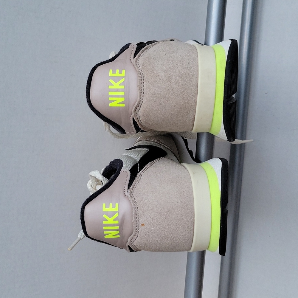 NIKE INTERNATIONALIST SNEAKERS  US SIZE 10 - Picture 3 of 9